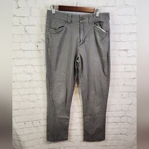 Men's Element chino pants, size 32